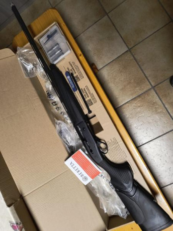 Se vende escopeta Beretta A400 Lite del calibre 20 con 66 cm en muy buen estado
con poco uso , con caja 02