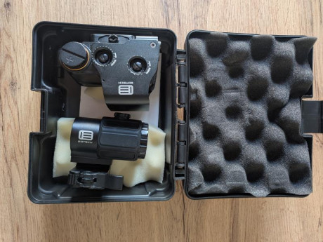 Se vende conjunto de mira holográfica EOTech 558 con su lupa G33.(Copia).

Apenas usado , se ha probado 00
