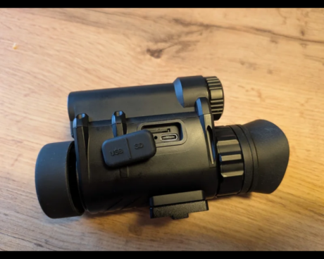 Monocular digital de visión nocturna NVG30,nuevo en perfecto estado.

Sensor Ultra-low illuminance CMOS.
Display: 02