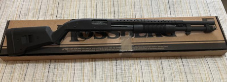 Escopeta corredera Mossberg 590. Calibre 12/70-76.
Cañón cilíndrico 20" (51 cm.)
Culata Magpul SGA 21