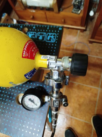 Vendo  botella aire 450 bar, 10l. y estación de carga, todo en buen estado.
Ultima revisión 2018
Precio: 01