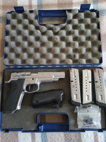 Vendo SW Target Champion 9mm Performance Center.
De las importadas por Wischo.
Tres cargadores
Cacha original 02