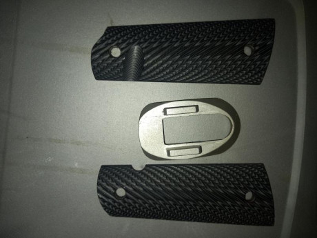 Vendo por no usar. Llevan un funnel autoportante que va encastrado en las cachas. 
Cachas de picado fuerte, 01