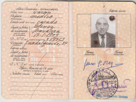  EN RECUERDO Y HOMENAJE A LOS QUE YA NO ESTÁN. 

Si pones en  GOOGLE    PASAPORTES EN LA MEMORIA   da 62