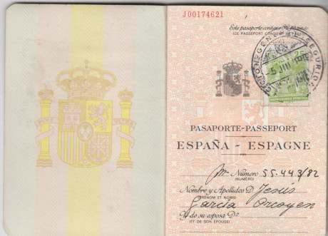  EN RECUERDO Y HOMENAJE A LOS QUE YA NO ESTÁN. 

Si pones en  GOOGLE    PASAPORTES EN LA MEMORIA   da 61