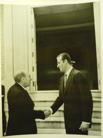  EN RECUERDO Y HOMENAJE A LOS QUE YA NO ESTÁN. 

Si pones en  GOOGLE    PASAPORTES EN LA MEMORIA   da 81