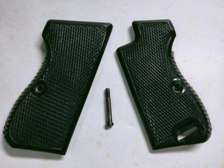 Hola a todos, vendo unas cachas de paquelita negra originales , con su tornillo y en muy buen estado para 00