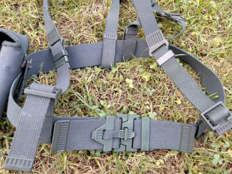 Hola a todos, pongo a la venta una funda con trinchas y cinturon de una Star BM de la Guardia Civil 

El 02