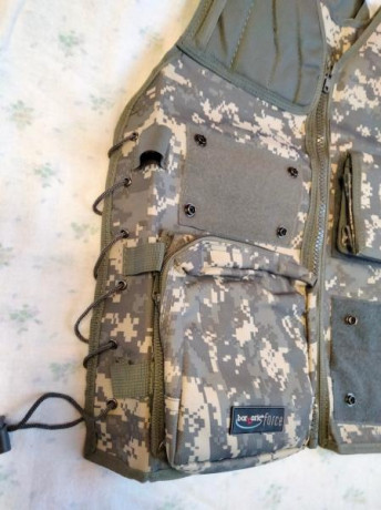 Hola, vendo un chaleco de la marca Barbarjc Force , nuevo a estrenar , talla S-M , yo uso una XL -XXL 01