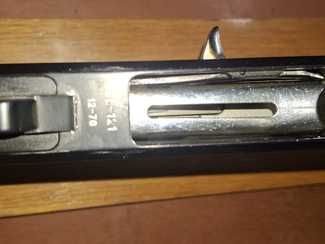 Escopeta semiautomática Benelli 121 SL cal. 12 / 70.
Cañón de 60 centimetros, con polichoques exteriores, 02