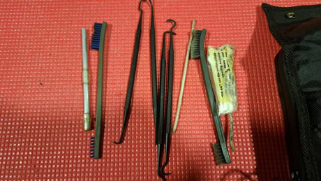 Vendo este equipo de limpieza Otis para varios calibres de arma corta y larga mas todo lo que se ve en 00