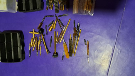 Vendo este equipo de limpieza Otis para varios calibres de arma corta y larga mas todo lo que se ve en 21