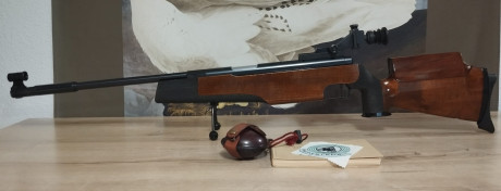 Buenas noches,  
Feinwerkbau 300 S  Universal zurda , la carabina se encuentra en muy buen estado con 90