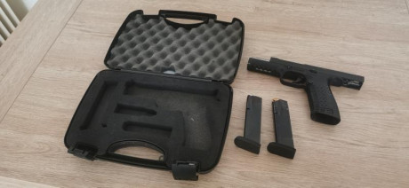 Se vende arma 9mm con 2 cargadores y su maletin buen arma y bien conservada precio 450 eu se encuentra 00