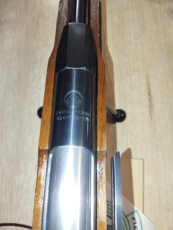 Buenas noches,  
Feinwerkbau 300 S  Universal zurda , la carabina se encuentra en muy buen estado con 111