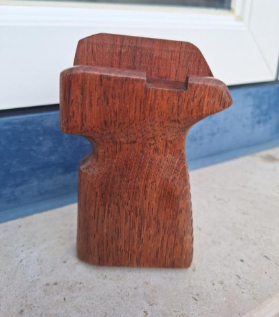 Accesorios sobrantes que tengo da la LESHIY CLASSIC:

Baffles original - 10€ + portes
Empuñaduras impreso 22