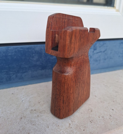 Accesorios sobrantes que tengo da la LESHIY CLASSIC:

Baffles original - 10€ + portes
Empuñaduras impreso 21