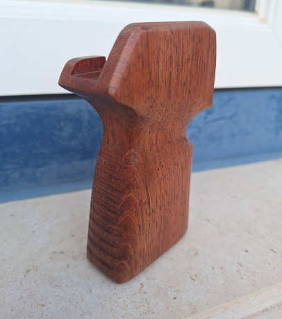 Accesorios sobrantes que tengo da la LESHIY CLASSIC:

Baffles original - 10€ + portes
Empuñaduras impreso 20