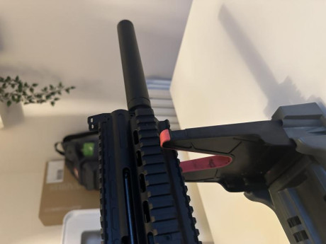 Tengo una carabina calibre 22 nueva comprada este año sin usar, con cargador de 25 balas.
Viene con punto 20