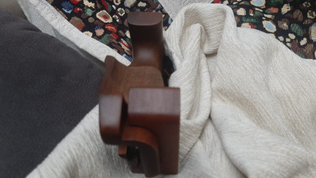 Buenas tardes, un amigo que deja el tiro vende esta pistola, sobre la que está todo escrito, poquísimos 40