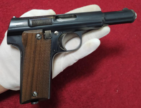 En venta las siguientes pistolas en excelente estado:

"Astra 400" República Española guiada 01