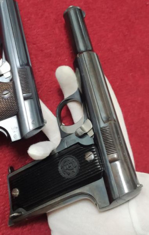 En venta las siguientes pistolas en excelente estado:

"Astra 400" República Española guiada 42