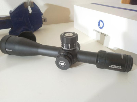 Nuevo, usado 3 veces, vendo por exceso de material. Imagen muy nítida, retícula FFP MRAD, clicks de torretas 01