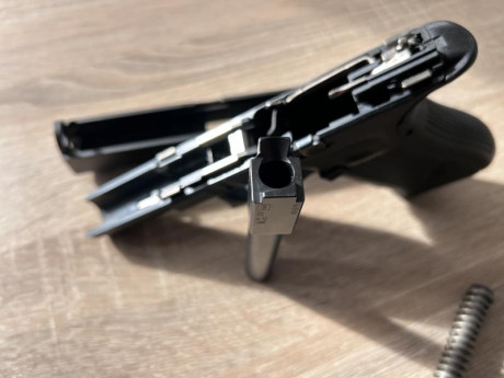 Hola, vendo mi Glock 17 gen 4 con maletin, dos cargadores y todo lo que veía en la caja vaya…
La cambio 01