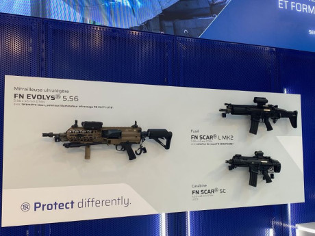 Hola, aqui en Paris se celebro el "Milipol" , salon especializado sobre armamento y proteccion.
Yo 12