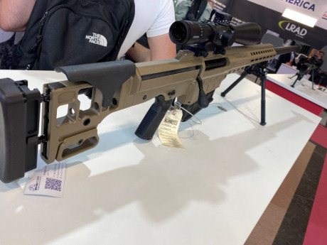 Hola, aqui en Paris se celebro el "Milipol" , salon especializado sobre armamento y proteccion.
Yo 42