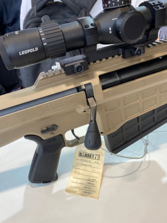 Hola, aqui en Paris se celebro el "Milipol" , salon especializado sobre armamento y proteccion.
Yo 41