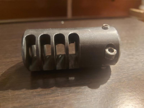 Vendidos hace unos años, ha estado montado en un Remington 700. 
Prácticamente sin uso.
Se ajusta con 00