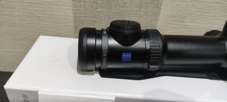 Visor zeiss v8 ,tubo de 36,retícula iluminada y corrector de paralaje,es de carril.
Completamente nuevo,uno 11