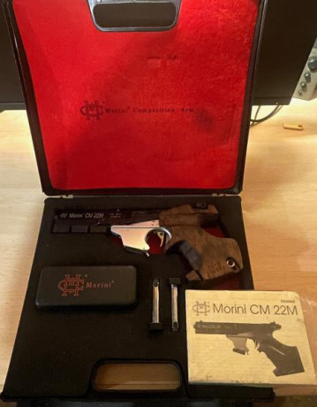 Una amiga del tiro, vende su pistola Morini CM22. La pistola se vende con estuche original, dos cargadores. 01