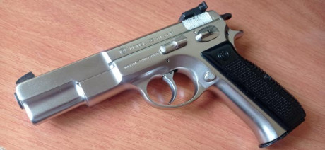 Hola a todos y feliz Navidad en esta Noche Buena.
Pues lo dicho.
Se vende pistola CZ 75 está con acabado 02