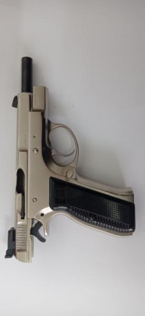 Hola a todos y feliz Navidad en esta Noche Buena.
Pues lo dicho.
Se vende pistola CZ 75 está con acabado 00