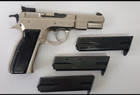 Hola a todos
Feliz Navidad.
Se cambia CZ 75 por algún otro arma de mi interés.
Está en perfecto estado 02