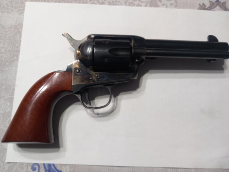 Vendo UBERTI réplica del Colt 45, 4 3/4" de cañón cal. 45 long colt.

Estado impecable, sin disparos

Documentado 01