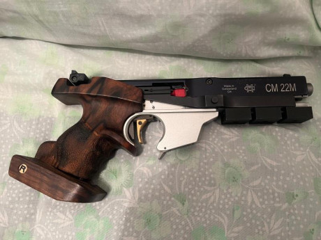 Una amiga del tiro, vende su pistola Morini CM22. La pistola se vende con estuche original, dos cargadores. 31