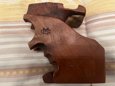 Una amiga del tiro, vende su pistola Morini CM22. La pistola se vende con estuche original, dos cargadores. 41