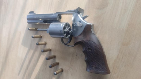 Vendo revolver Smith WESSON 686 Plus(7 disparos) 5".
Preparado para Fuego Central, disparador a 1.080 12