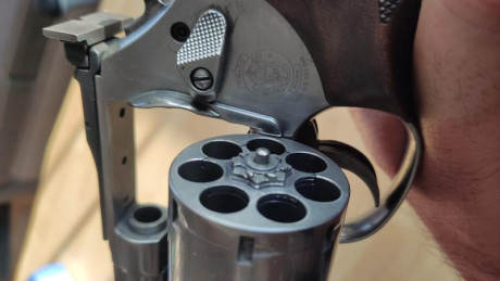 Vendo revolver Smith WESSON 686 Plus(7 disparos) 5".
Preparado para Fuego Central, disparador a 1.080 10