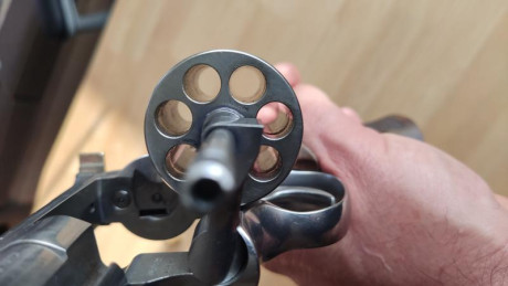 Vendo revolver Smith WESSON 686 Plus(7 disparos) 5".
Preparado para Fuego Central, disparador a 1.080 21