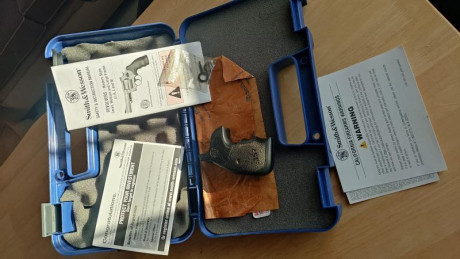 Vendo revolver Smith WESSON 686 Plus(7 disparos) 5".
Preparado para Fuego Central, disparador a 1.080 20