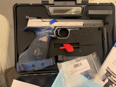 Hola. Pongo en venta por no usar una magnifica Hammerli XS Sport. 22lr. (auténtica, que alguien me dice 02