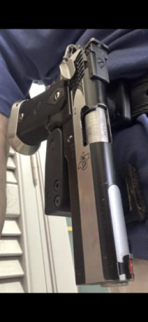 Magnífica pistola STI APEIRO cal 40SW con los siguientes extras:
* 5 cargadores STI cal 40SW  con tapa 11