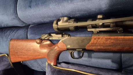 Pongo a la venta rifle Blaser R8 Black edition 300wm  cañon 65cm, pasa por nuevo,  18 cartuchos disparados, 21