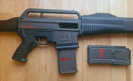 Vendo escopeta Franchi modelo SPAS 15. La escopeta esta perfectamente cuidada y perfecto funcionamiento. 02