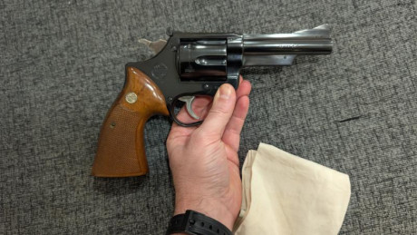 Vendo revolver Astra modelo CTG del calibre .357 Magnum, el revolver se encuentra en un estado impecable, 01