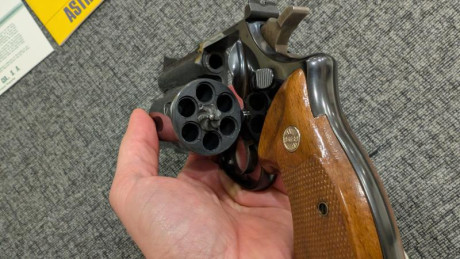 Vendo revolver Astra modelo CTG del calibre .357 Magnum, el revolver se encuentra en un estado impecable, 00